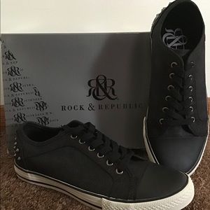 NWT - men’s studded shoes